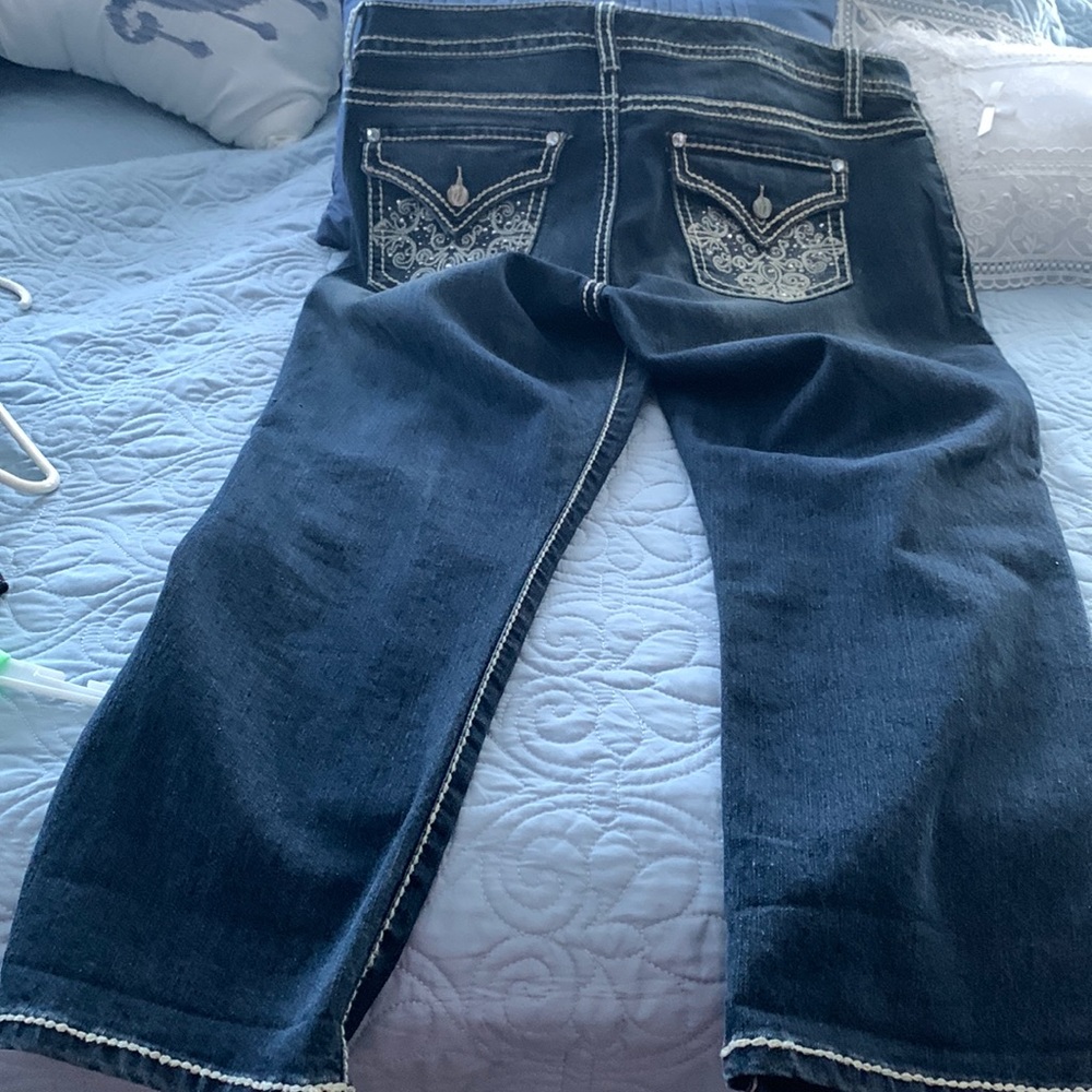 Jeans Nine West, studded back pockets double stitch seams and hem.  Size12/31